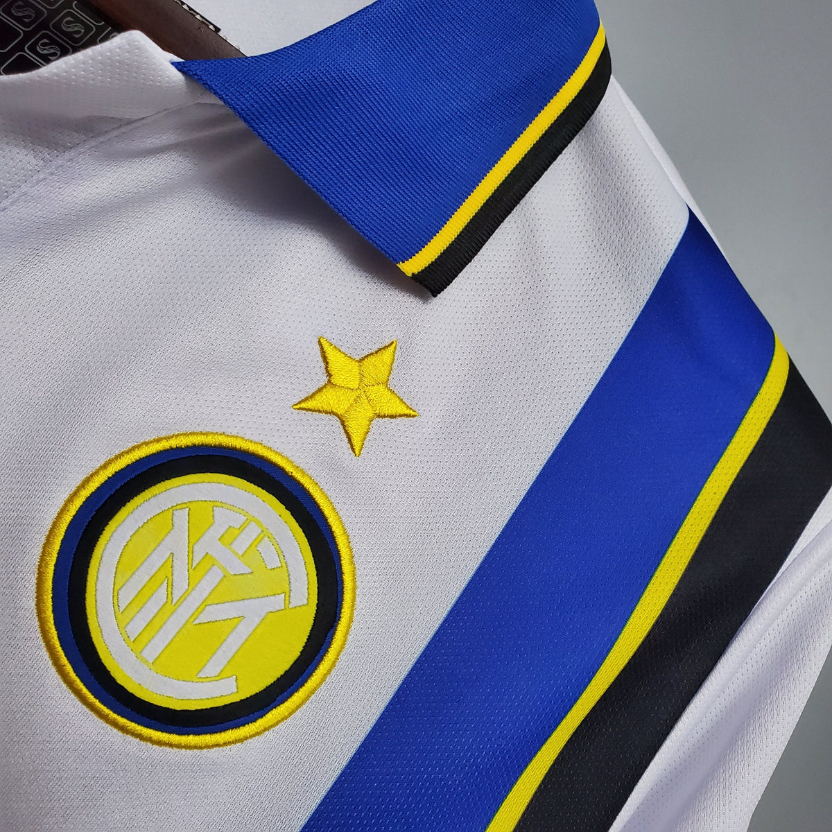 Camisola Inter de Milão Reserva 97/98 - Versão Retro