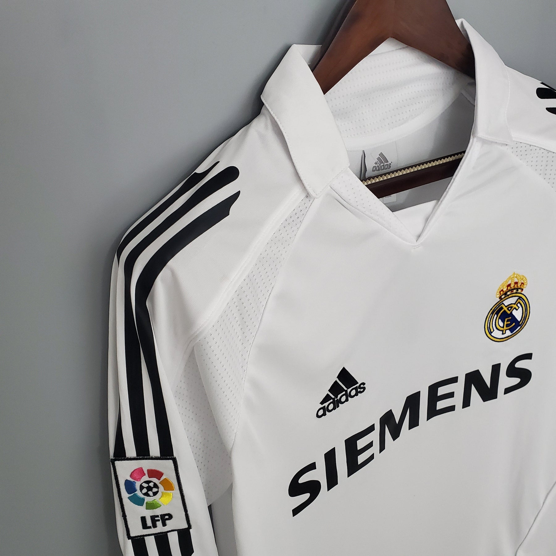 Camisola Real Madrid Titular 05/06 - Versão Retro Manga Comprida