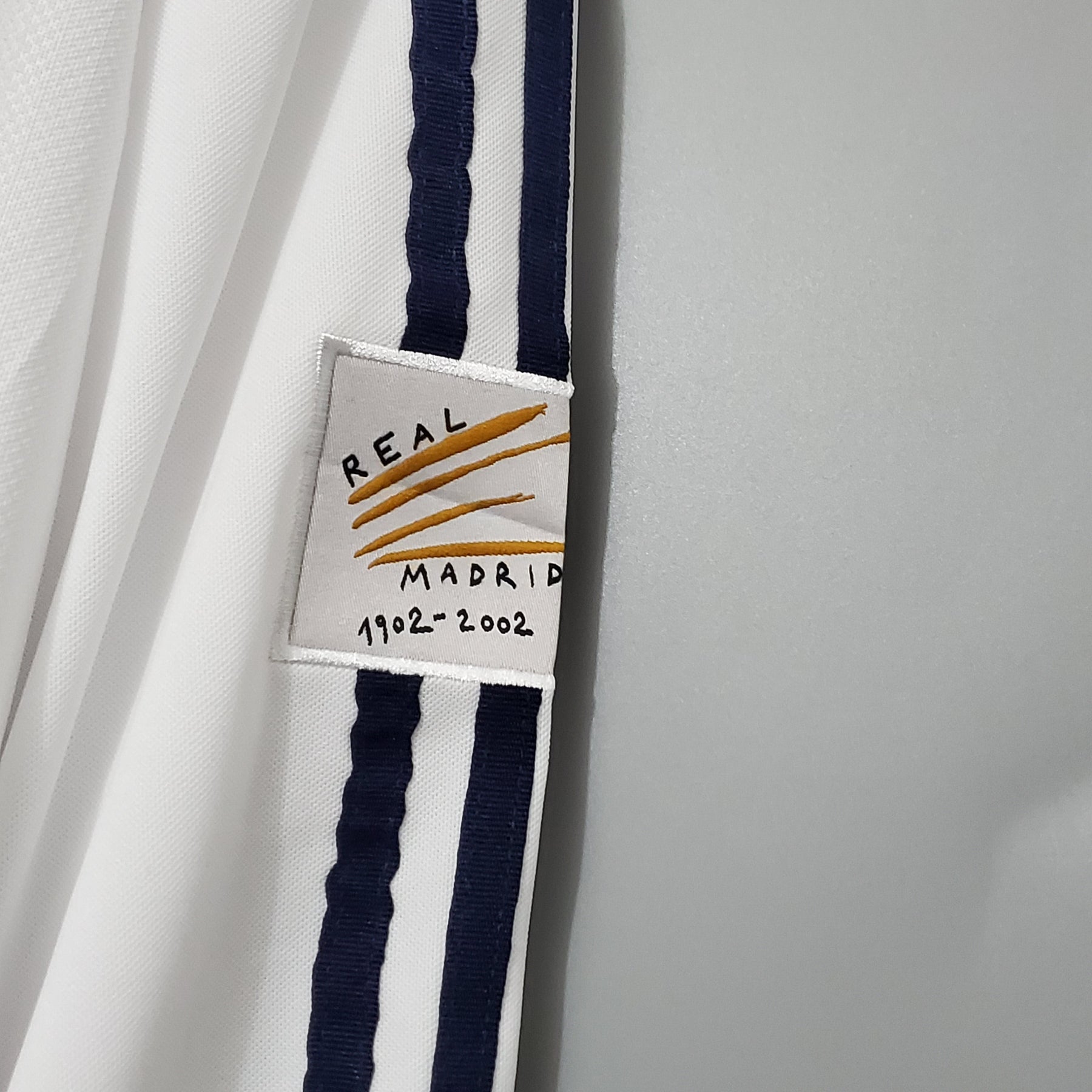 Camisola Real Madrid Titular 2002 - Versão Retro Manga Comprida