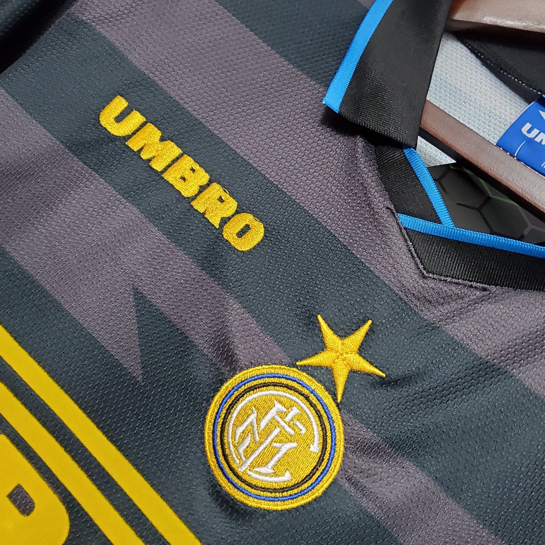 Camisola Inter de Milão Reserva 97/98 - Versão Retro