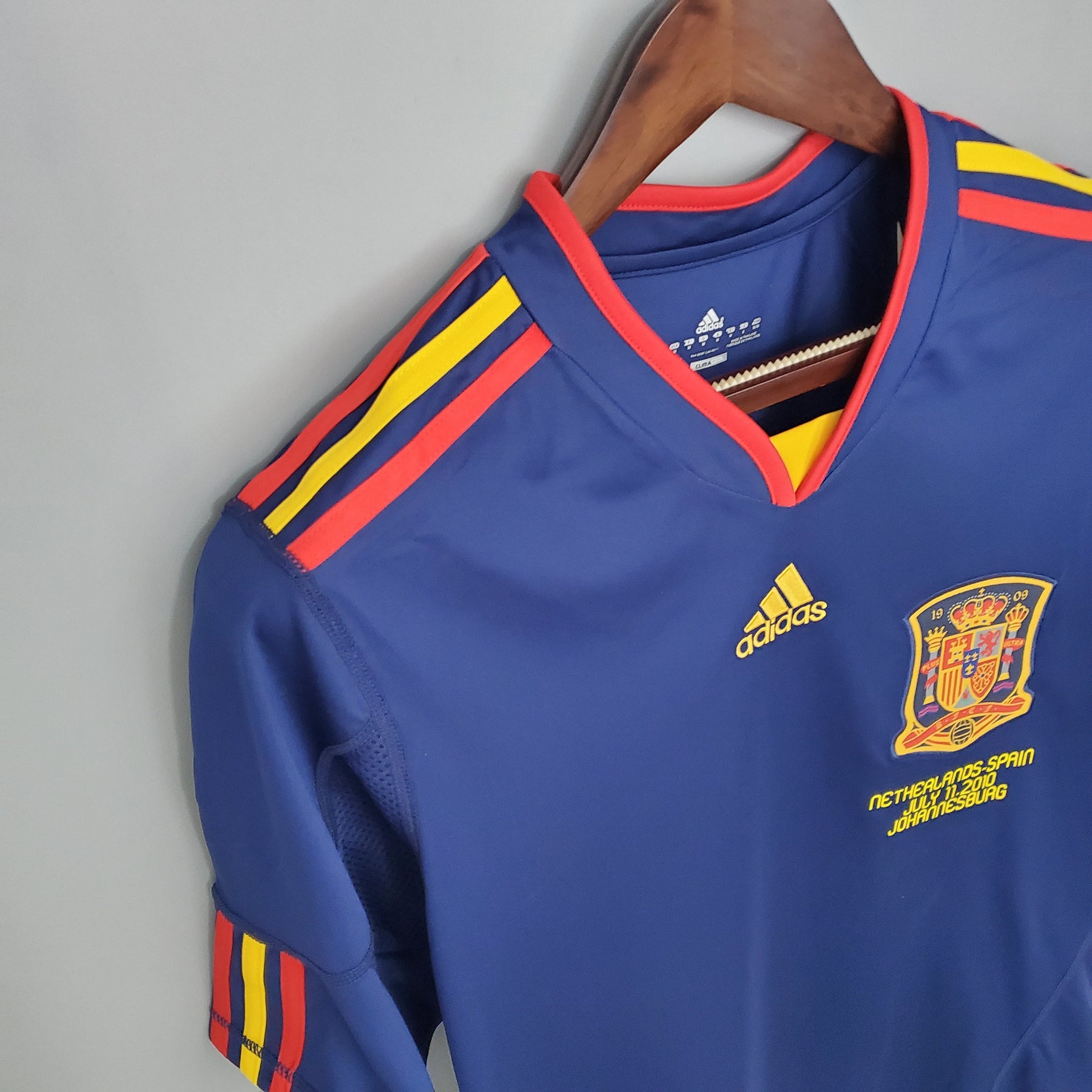Camisola Espanha Reserva 2010 - Versão Retro