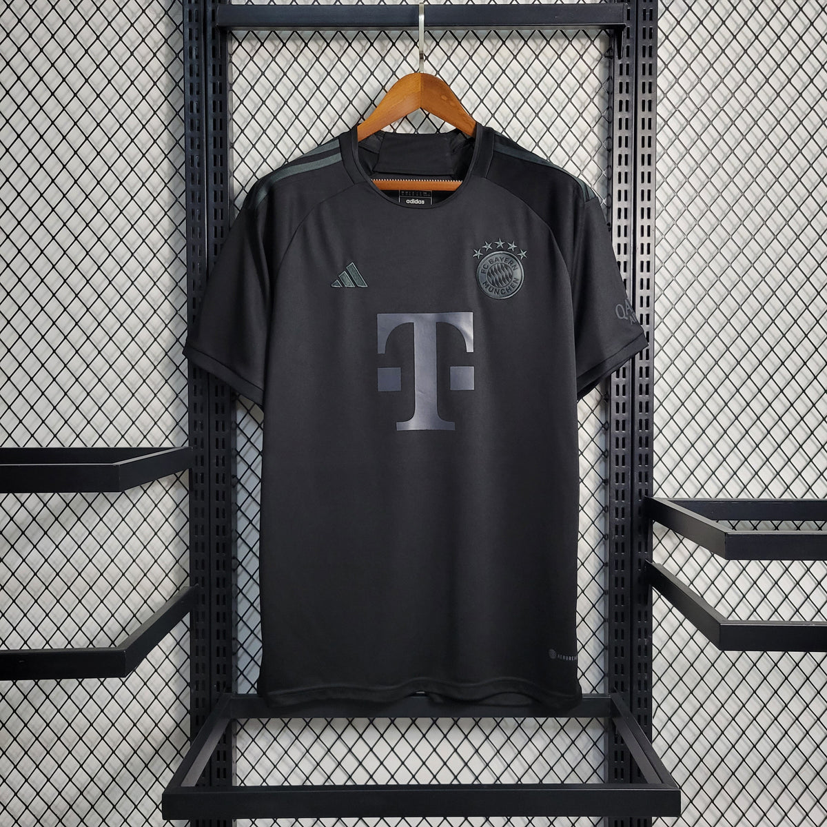 Camisola Bayern Edição Especial Black  23/24 - Versão Adepto