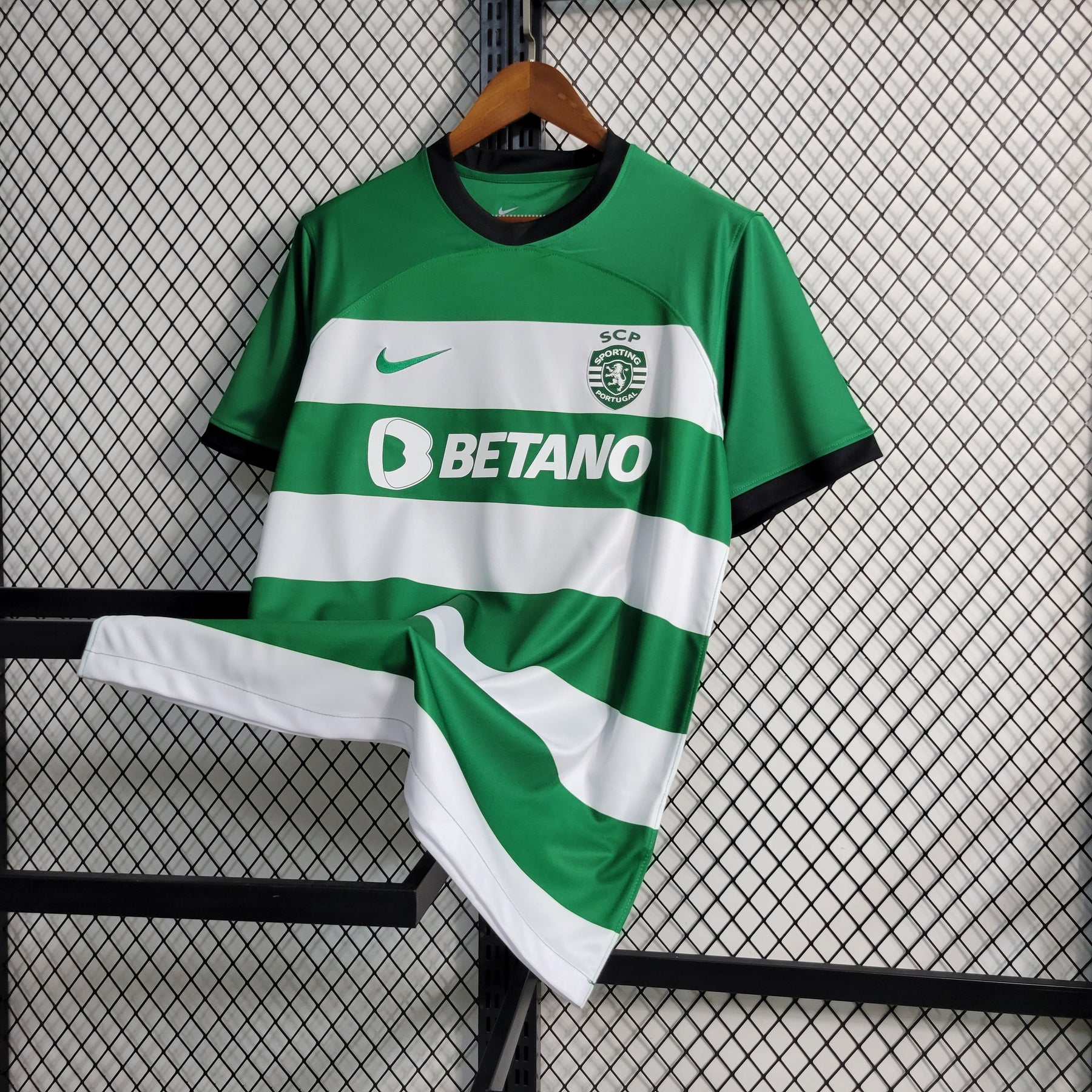 Camisola Sporting Home  23/24 - Nike Adepto Masculina - Lançamento
