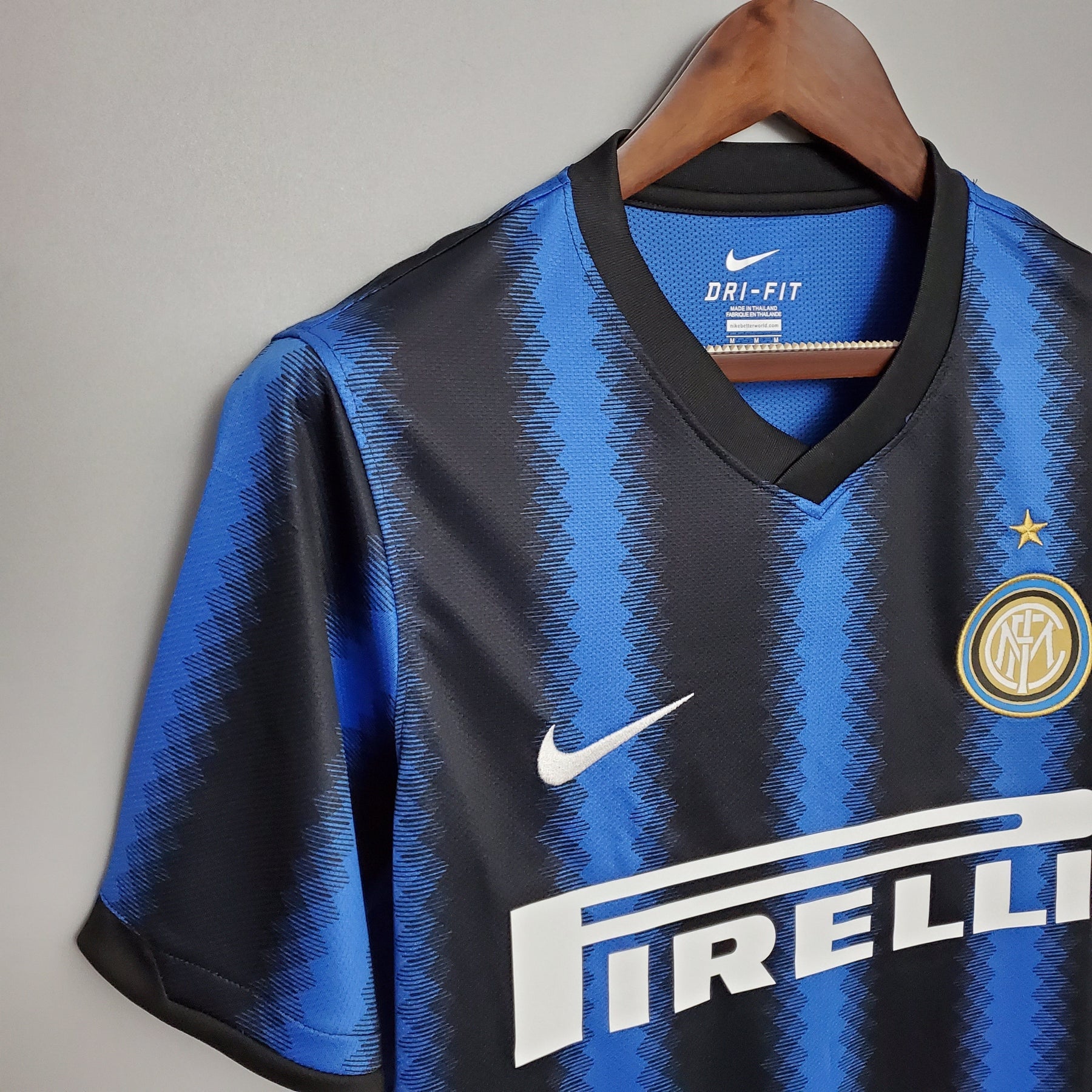Camisola Inter de Milão Titular 10/11 - Versão Retro
