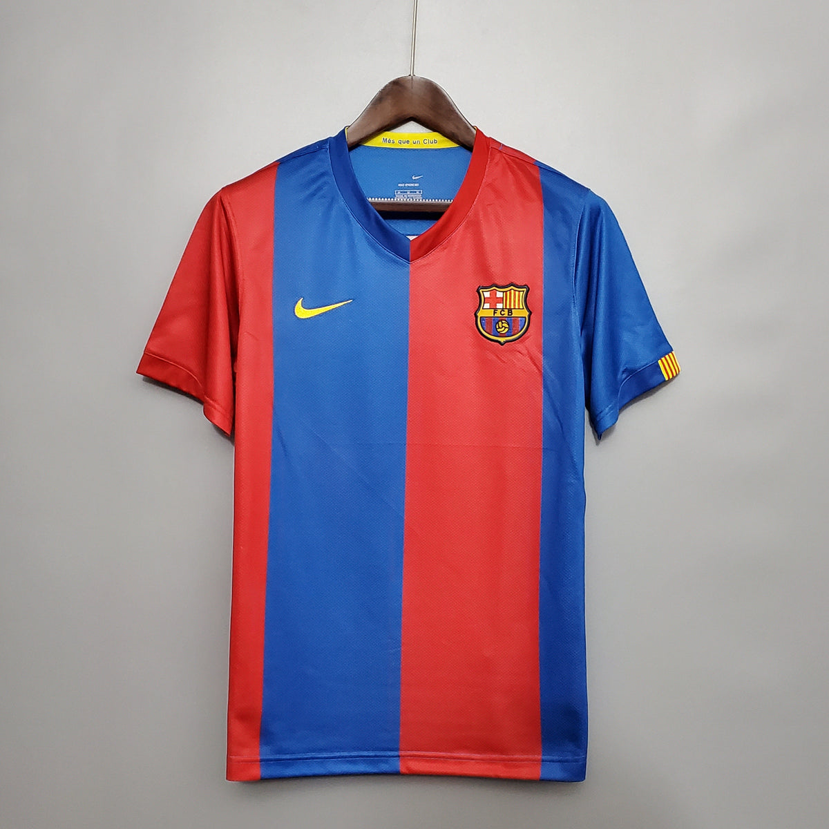 Camisola Barcelona Titular 06/07 - Versão Retro