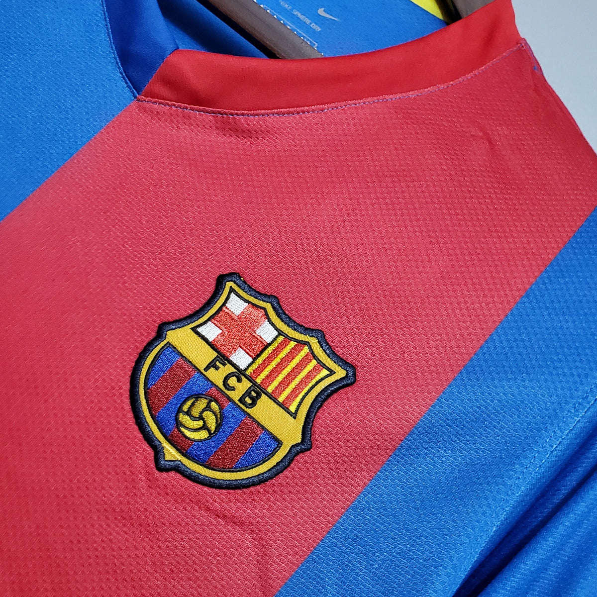 Camisola Barcelona Titular 06/07 - Versão Retro Manga Comprida