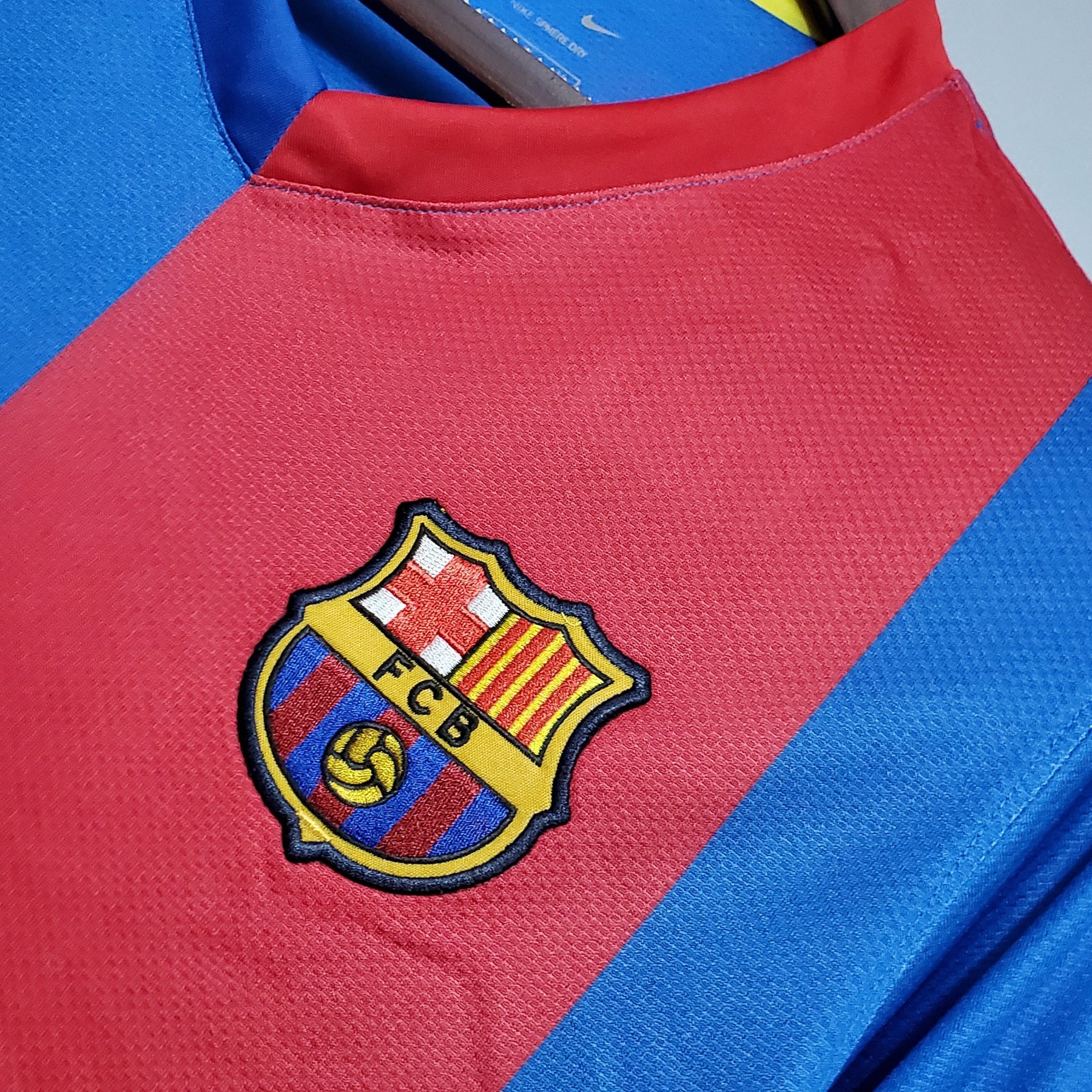 Camisola Barcelona Titular 06/07 - Versão Retro Manga Comprida