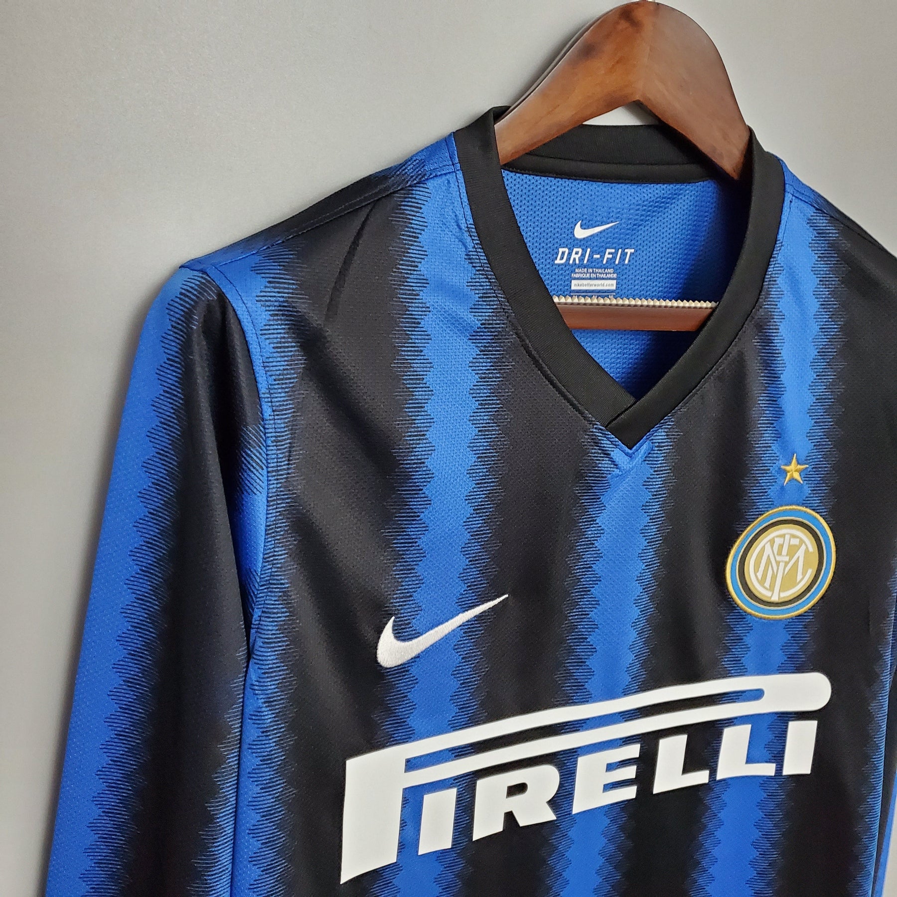 Camisola Inter de Milão Titular 10/11 - Versão Retro Manga Comprida