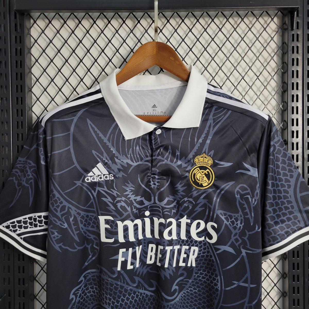 Camisola Real Madrid Black Edição Especial  23/24 - Versão Adepto