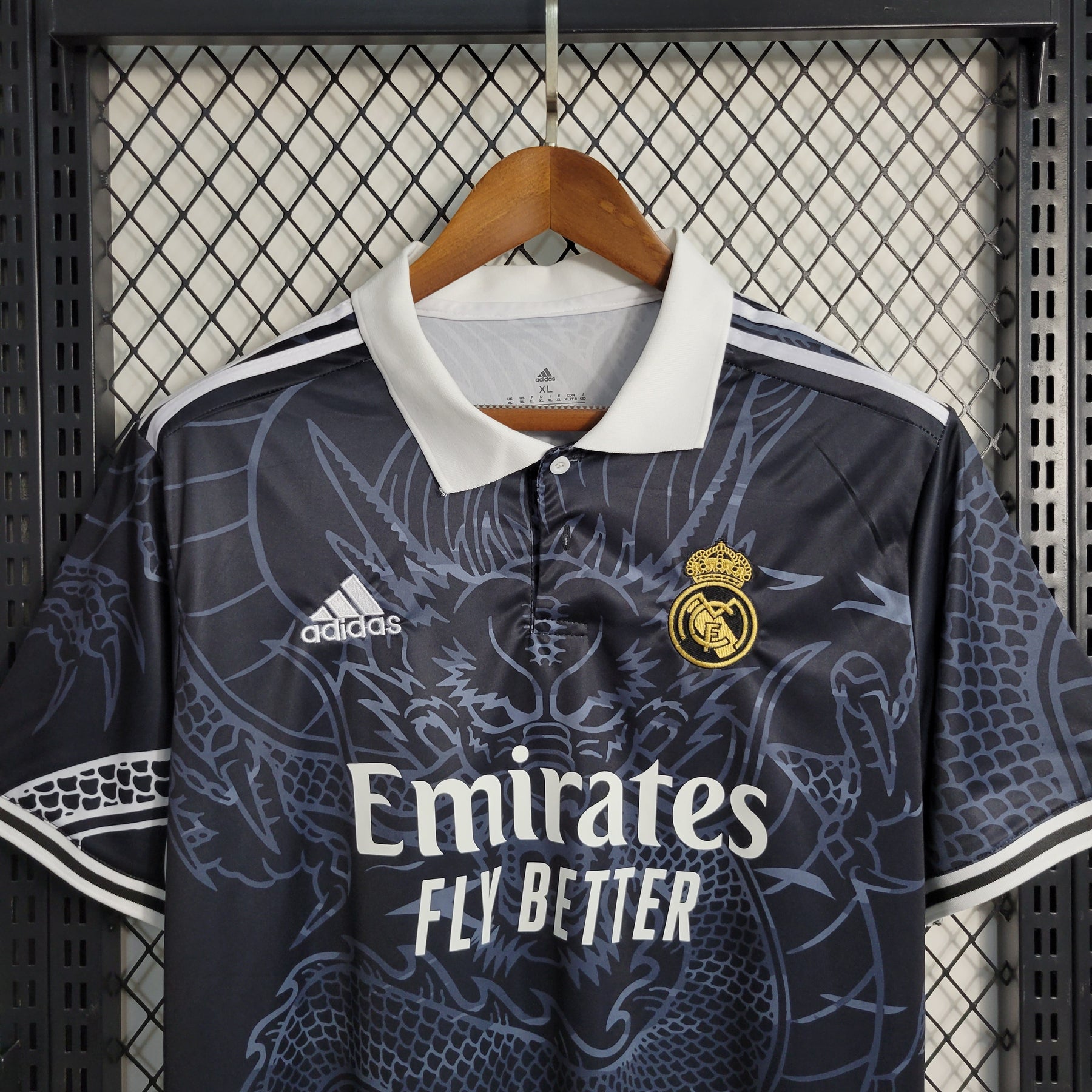 Camisola Real Madrid Black Edição Especial  23/24 - Versão Adepto