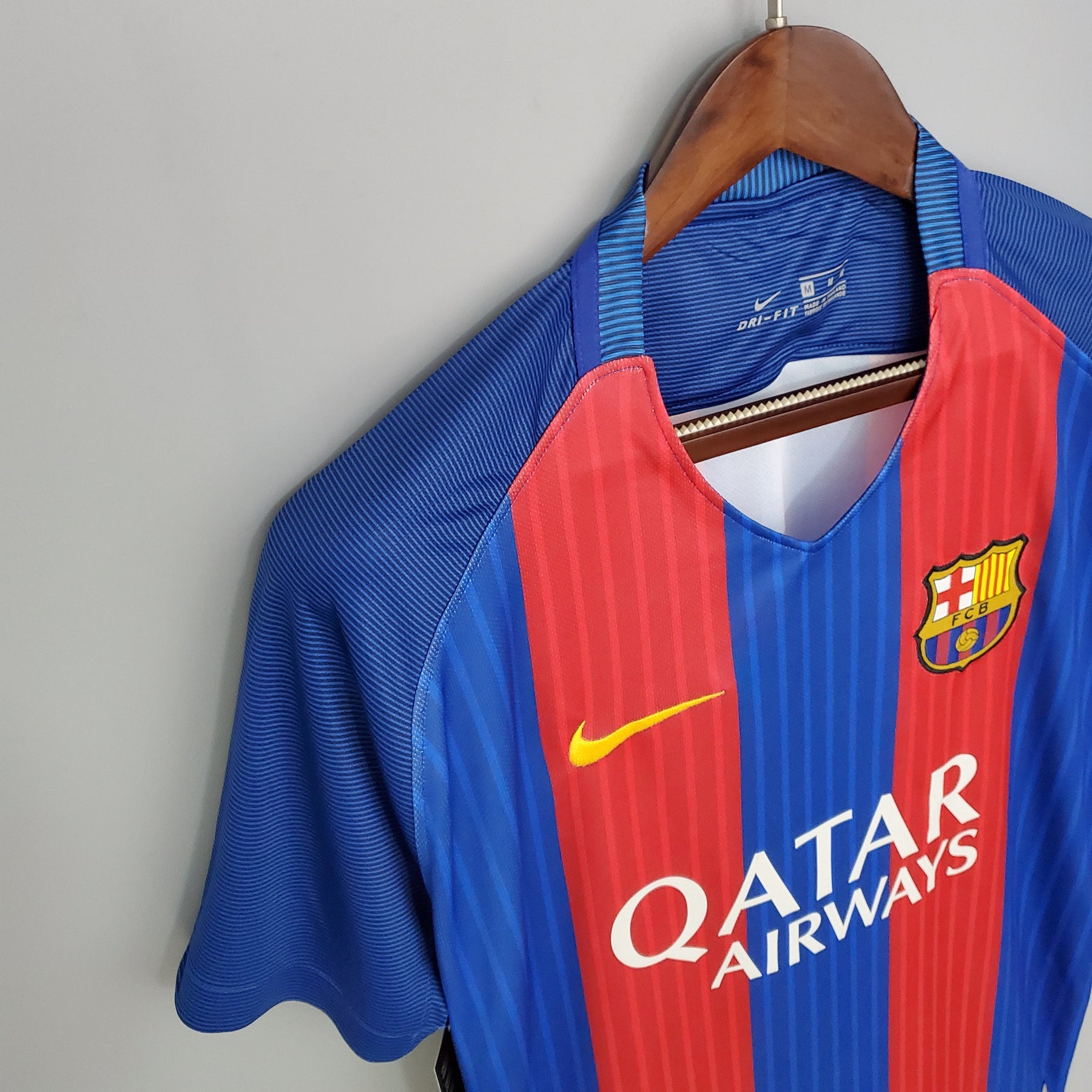 Camisola Barcelona Titular 16/17 - Versão Retro